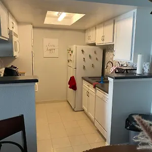 Cozy Woodside Apartment