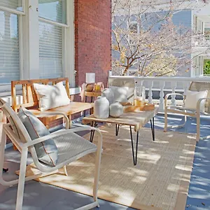 Beautiful Brick 2 Bedroom Apartment Savannah